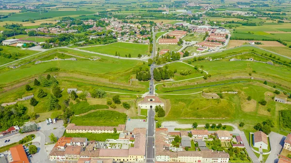 Palmanova, Udine, Italien. Ett föredömligt befästningsprojekt av sin tid fastställdes 1593, Flygfoto — Stockfoto