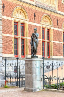 Amsterdam, Hollanda - 30 Haziran 2019: C 'de çıplak bir kadın heykeli