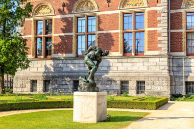 Amsterdam, Hollanda - 30 Haziran 2019: Bir Titan heykeli, 