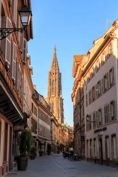 Strasbourg, Franciaország - 2019. július 5.: Street Zhufi. Kilátás a Str — Stock Fotó