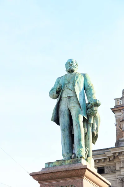 Zurich, Switzerland - July 6, 2019: Fountain near the train stat — 스톡 사진