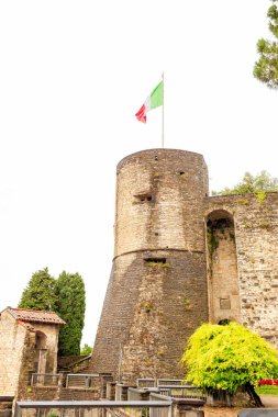 Bergamo, İtalya - 15 Temmuz 2019: Terradaki parkta anıt