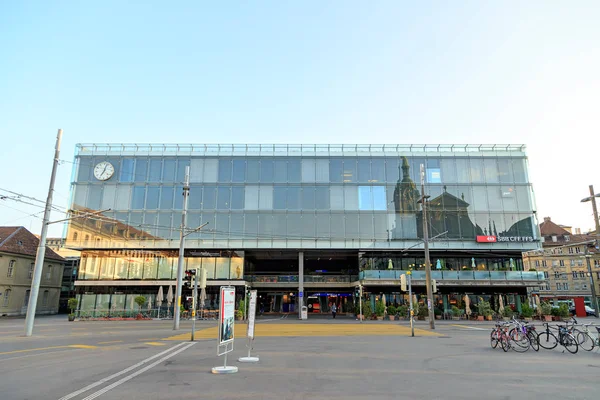 Bern, Švýcarsko - 14. července 2019: Nádraží Bern (Bahnhof Bern) i — Stock fotografie