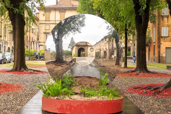 Bérgamo, Italia - 15 de julio de 2019: Escultura en forma de refle — Foto de Stock