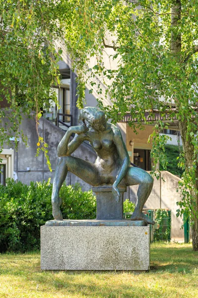 Strasbourg, France - July 5, 2019: Sculpture of a nude ballerina — Stockfoto