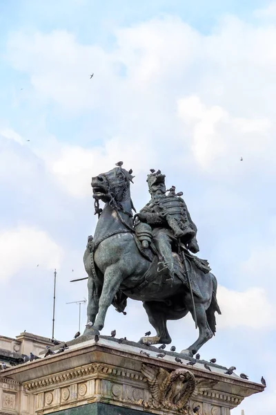 Milano, 7 luglio 2019: Statua equestre di Vittorio Emanu — Foto Stock
