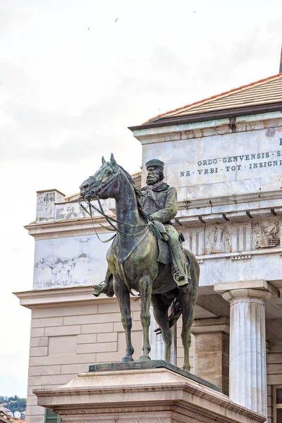 Genova, 11 luglio 2019: Monumento Garibaldi. Piazza Ferrari — Foto Stock