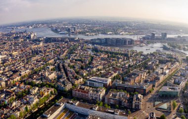 Amsterdam, Hollanda. Gökyüzünden şehrin panoraması. Özet