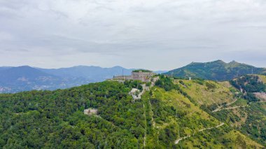 Ceneviz, İtalya. Forte Sperone, 19. yüzyıl Ceneviz tahkimatlarının önemli bir noktasıdır ve Mura Nuove 'un üzerinde yer almaktadır. 
