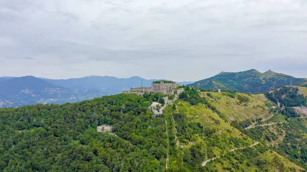 Genoa, Italy. Forte Sperone is a key point of the 19th-century Genoese fortifications and is located on top of the Mura Nuove, Aerial View — Stock Photo, Image