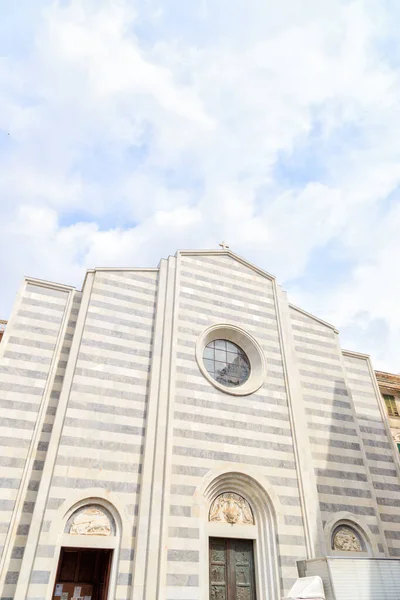 La Spezia, Itália. Igreja de Santa Maria Assunta. Igreja Católica — Fotografia de Stock