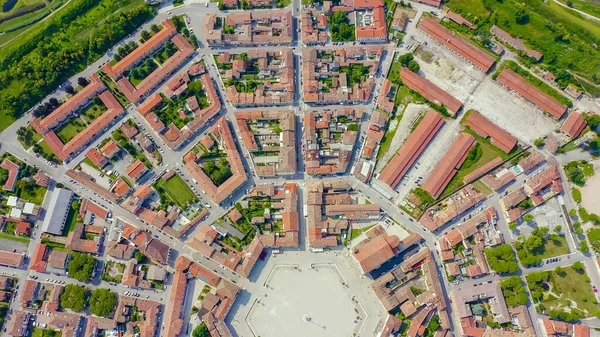 Palmanova, Udine, Italia. Un proyecto ejemplar de fortificación de su tiempo se estableció en 1593, Vista Aérea — Foto de Stock