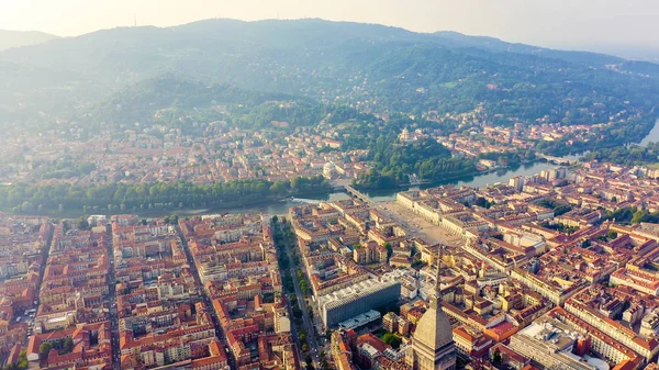 Torino, Italia. Volo sopra la città. Centro storico, Vista dall'alto, Vista aerea — Foto Stock