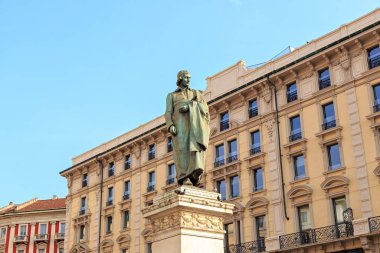 Milan, İtalya. İtalyan şair Giuseppe Parini 'nin anıtı, Piaz.