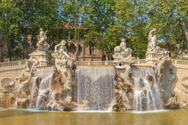 Torino, İtalya. 12 Ay Çeşmesi Valentino 'nun en sevdiklerinden biridir. 