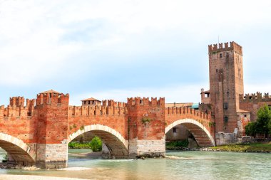Verona, İtalya. Köprü ve Kale Castelvecchio (Eski Kale). Şey...