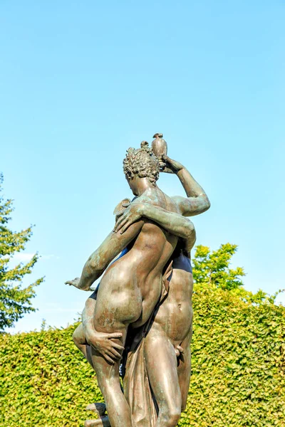 Амстердам, Нидерланды - 30 июня 2019 года: Похищение скульптуры Меркурий — стоковое фото