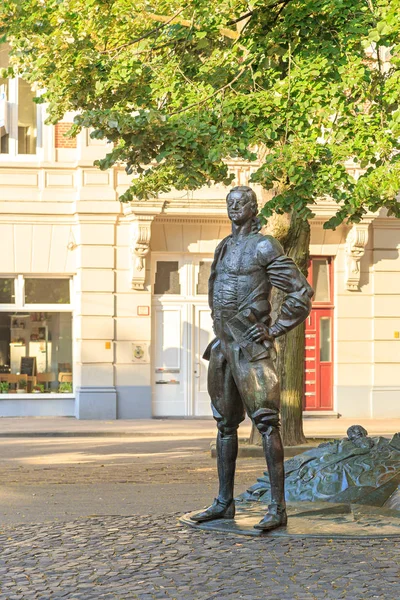 Antwerpen, Belgien - 2 juli 2019: Peter de Grote-monumentet till Pe — Stockfoto