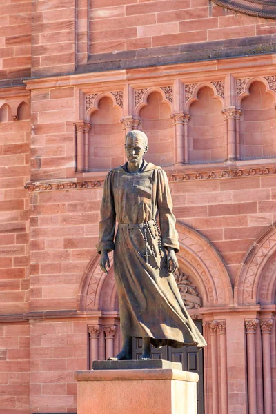 Страсбург, Франция - 5 июля 2019 года: Статуя Шарля де Фуко — стоковое фото