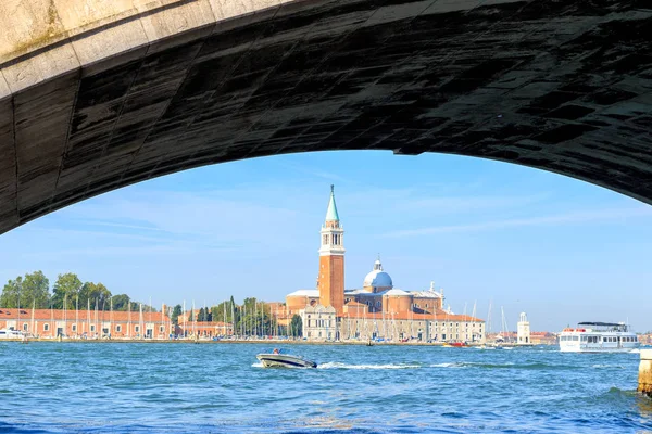 Venedig, Italien - 16. Juli 2019: Blick auf die Insel San Giorgio — Stockfoto