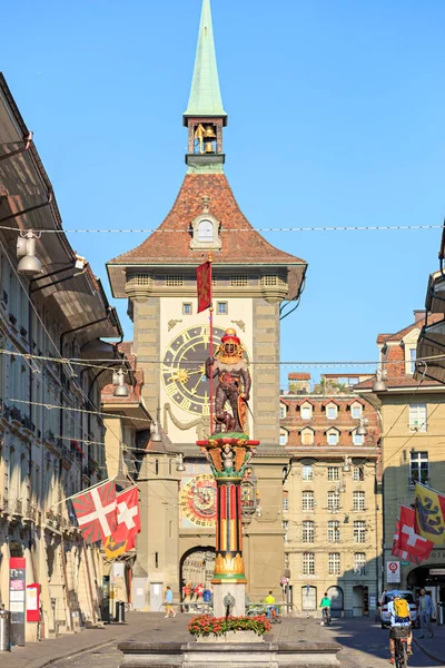 Bern, Zwitserland. Zhringerbrunnen Fontein Het werd gebouwd door Hans Hiltbrand — Stockfoto