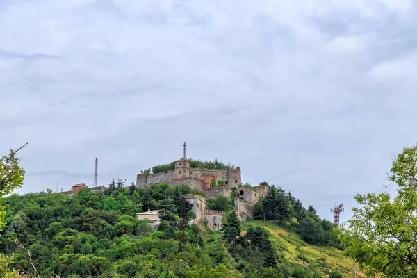 Genoa, Italy. Forte Sperone is a key point of the 19th-century G — Stock Photo, Image