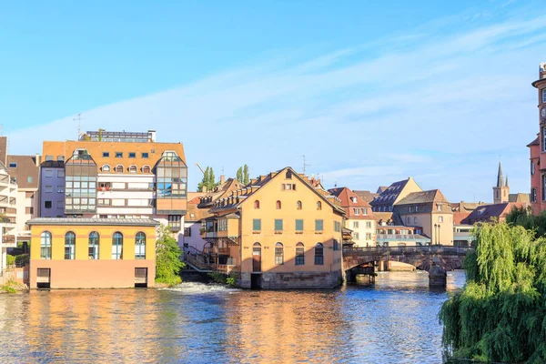 Straßburg, Frankreich. Häuser im historischen Zentrum von Straßburg — Stockfoto