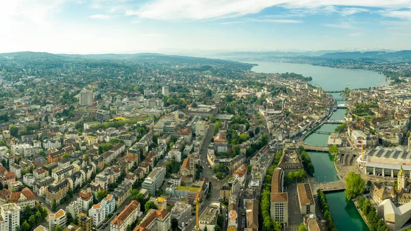 Zürich, Zwitserland. Panoramisch uitzicht op de stad van een vogel fl — Stockfoto