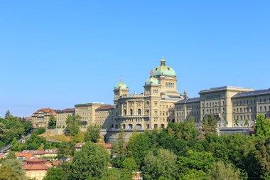 Bern, İsviçre. Bundeshaus Federal Sarayı. Bölgelerin resmi amblemleriyle yüz yüze