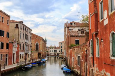Venedik, İtalya. Canal Rio della Sensa 'da tekneler. Günaydın.