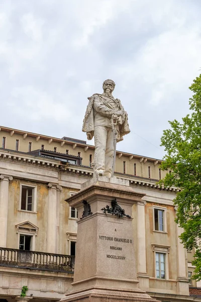 イタリア ベルガモ 記念碑ヴィットリオ エマヌエーレ2世彫刻家フランチェスコ バルザーギ 1839 1892 とルイジ パガーニ 1829 — ストック写真