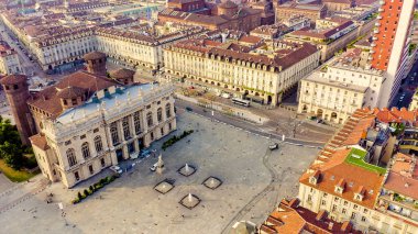 Torino, İtalya. Şehrin üzerinde uçuş. Tarihi merkez, üst görünüm. Palazzo Madama, Hava Görüntüsü  