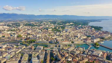 Cenevre, İsviçre. Şehrin merkez kısmının üzerinde uçuş. Geneva Gölü, Hava Görüntüsü  