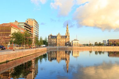 Antwerp, Belçika - 2 Temmuz 2019: Loodswezen Tavernierkaai 'de bulunan bir mimari anıttır. Müze
