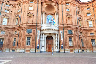 Torino, İtalya - 12 Temmuz 2019: Carignano Meydanı. Palazzo Carignano 'da. Sarayda. Sabah erkenden