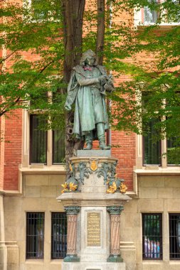 Krakow, Polonya. Krakow 'daki Nicholas Kopernik anıtı, heykeltıraş Ciprian Godebsky' nin (1835-1909) 1899 'da icra edilen eseridir.