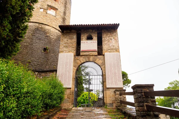 Bergamo Italy July 2019 Invictis Sacrvm Fortress Rocca Bergamo Historical — Stock Photo, Image