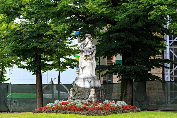意大利Bergamo Francesco Nullo 1826 1863 雕塑家埃内斯托 巴扎罗 1859 1937 城市的历史部分 — 图库照片