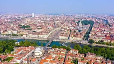 Torino, İtalya. Şehrin üzerinde uçuş. Vittorio Veneto Meydanı, Katolik Kilisesi Gran Madre Di Dio, Hava Manzarası  