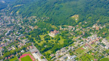 Graz, Avusturya. Eggenberg Sarayı (Schloss Eggenberg) - Styria 'nın en büyük aristokratik konutu Dünya Mirası olarak listelenmiştir. İnşaat 1646 'da tamamlandı, Aerial View  