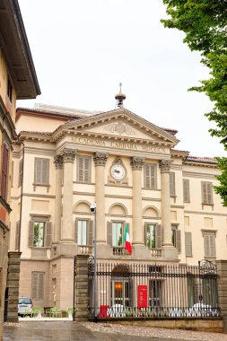 Bergamo, İtalya. Carrara Akademisi. XIX 'in ünlü sanatçılarının eserlerinin yer aldığı antik bir müze. Şehrin tarihsel kısmı. Yağmurlu hava