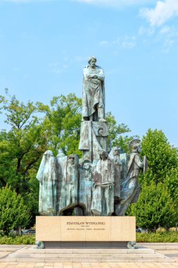Krakow, Polonya - 21 Temmuz 2019: Stanislav Vyspiansky Anıtı - Polonyalı oyun yazarı, şair, ressam, grafik sanatçısı, mimar, mobilya tasarımcısı