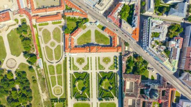 Viyana, Avusturya. Belvedere Viyana 'da bir barok saray kompleksi. Lucas von Hildebrandt tarafından 18. yüzyılın başında inşa edilmiş, Aerial View, Head Over Shot  