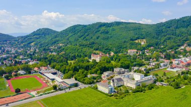 Graz, Avusturya. Eggenberg Sarayı (Schloss Eggenberg) - Styria 'nın en büyük aristokratik konutu Dünya Mirası olarak listelenmiştir. İnşaat 1646 'da tamamlandı, Aerial View  