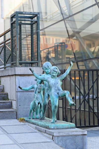 Brussels Belgium Mont Des Arts Dancing Children Bronze Sculpture Eugene — Stock Photo, Image