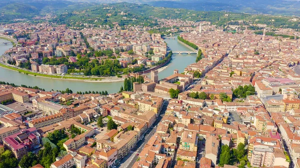 Verona Italia Sorvolando Centro Storico Della Città Ponte Scaligero Castelvecchio — Foto Stock