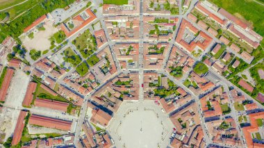 Palmanova, Udine, İtalya. O dönemin örnek bir takviye projesi 1593 'te, Aerial View' da ortaya kondu.  