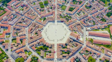 Palmanova, Udine, İtalya. O dönemin örnek bir takviye projesi 1593 'te, Aerial View' da ortaya kondu.  
