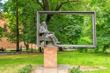 Krakow, Polonya - 21 Temmuz 2019: Jan Matejko Anıtı - Polonyalı ressam Jan Matejko 'nun bir anıtı, savaş ve tarihsel tabloların ilk olarak vatanseverlik içeriği üzerine
