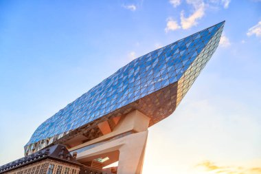 Antwerp, Belçika - 2 Temmuz 2019: Liman İdaresi Binası (Felemenkçe: Havenhuis), 2016 yılında kurulan bir devlet binasıdır.